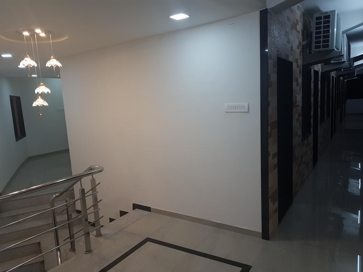 ראג'קוט Nova Hotel Star Palace מראה חיצוני תמונה