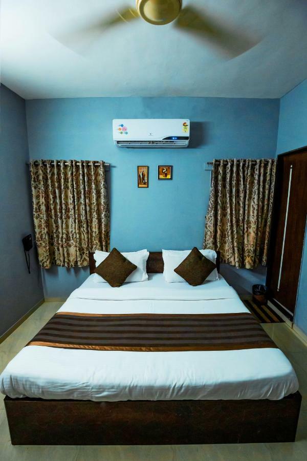 ראג'קוט Nova Hotel Star Palace מראה חיצוני תמונה